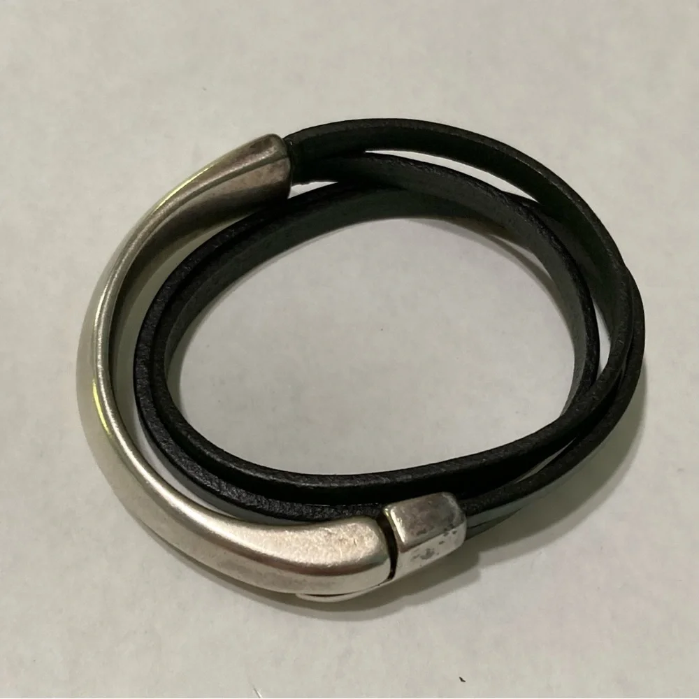 Unique Green Leather strap wrap bracelet metallic U shape magnetic closure - Picture 6 of 10